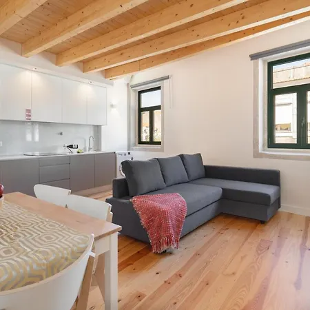 Host Wise - Lovely & Cozy Duplex Flat Apartment *
