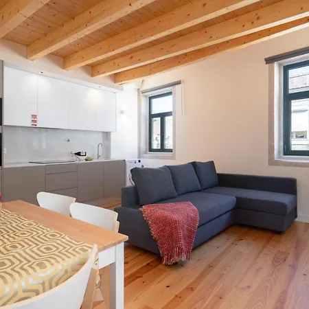 Host Wise - Lovely & Cozy Duplex Flat Apartment