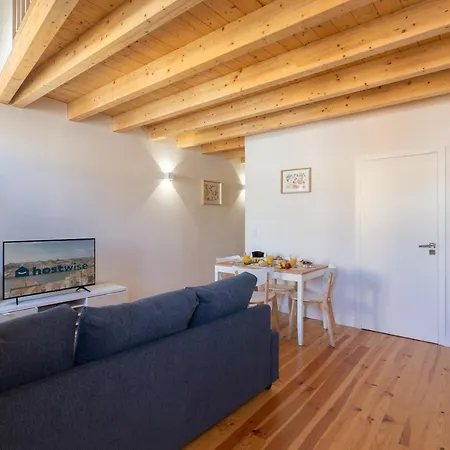 Host Wise - Lovely & Cozy Duplex Flat Apartment