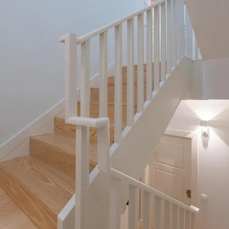Host Wise - Lovely & Cozy Duplex Flat Lägenhet