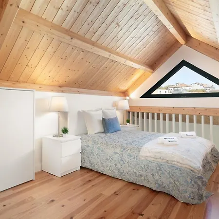 Host Wise - Lovely & Cozy Duplex Flat Apartment Porto