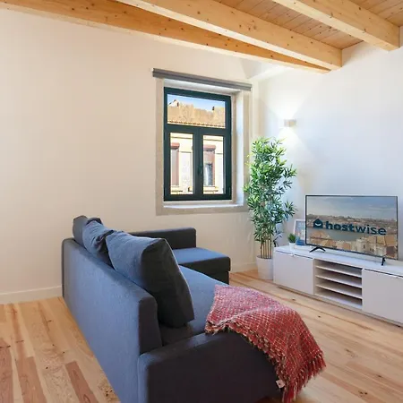 Host Wise - Lovely & Cozy Duplex Flat